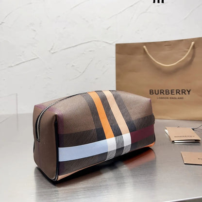 BURBERRY セカンドバッグ