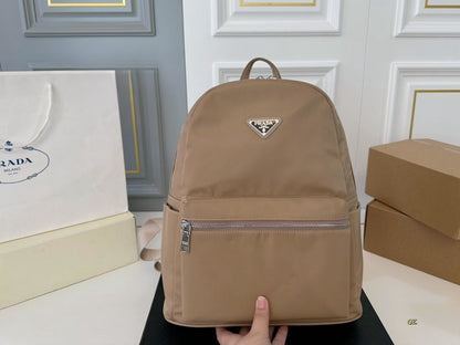 【PRADA 公式 旗艦店】プラダ リュックサック当日出荷 好評に付き再入荷！31*36CM 240719