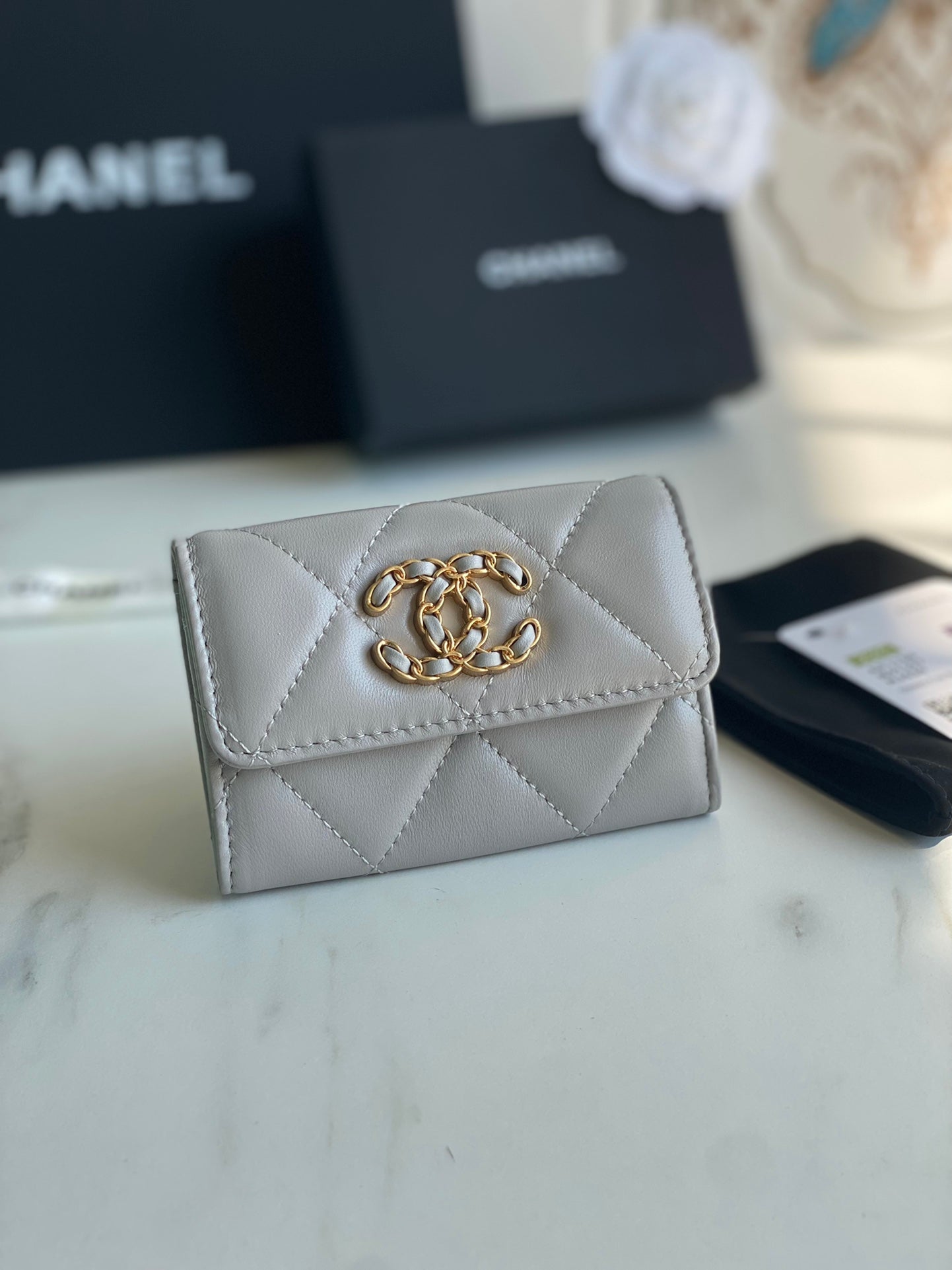 CHANEL 19 FLAP CARD HOLDER AP1790