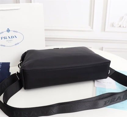 【PRADA 公式旗艦店】プラダ ショルダーバッグ 当日出荷 好評に付き再入荷！31*21*7CM