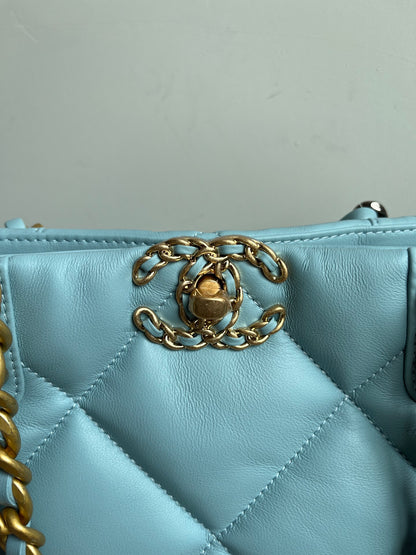 CHANEL 19 SHOPPING BAG 3519