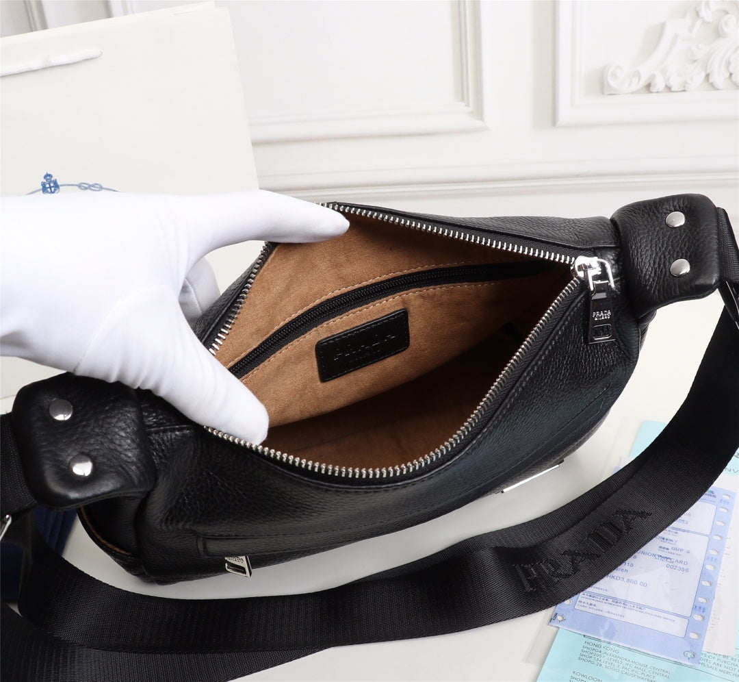 【PRADA 公式 旗艦店】プラダ 斜めがけバッグ 当日出荷 好評に付き再入荷！30*22*10CM