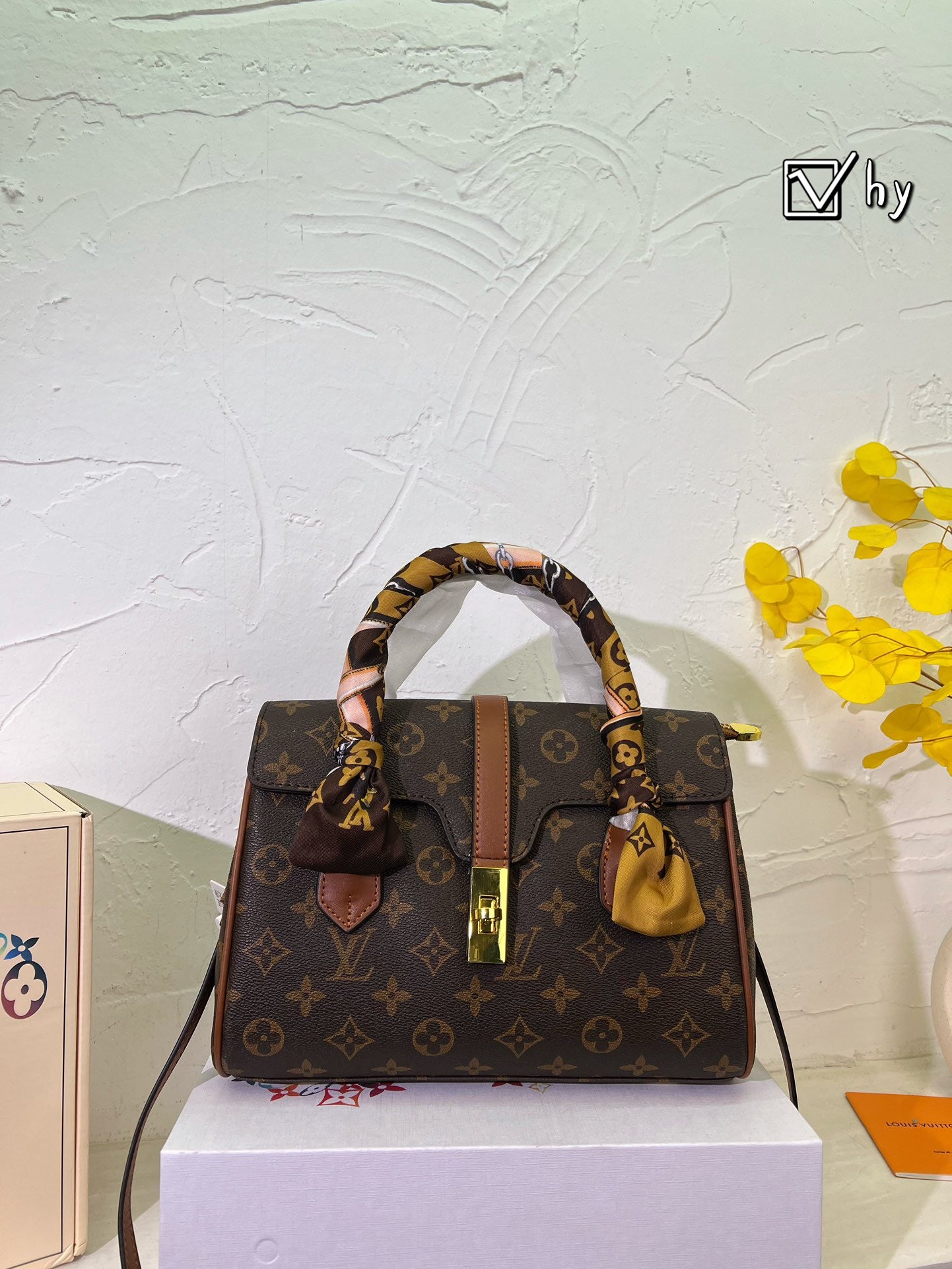 【L&V】クラシッククロスボディトート