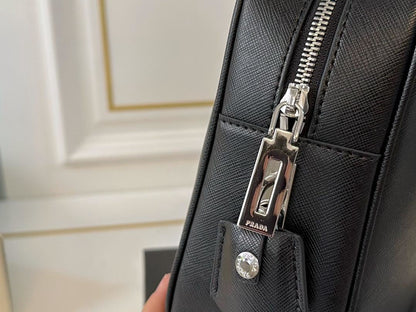 【PRADA 公式 旗艦店】プラダ ブリーフケース 当日出荷 好評に付き再入荷！30*20CM 240719