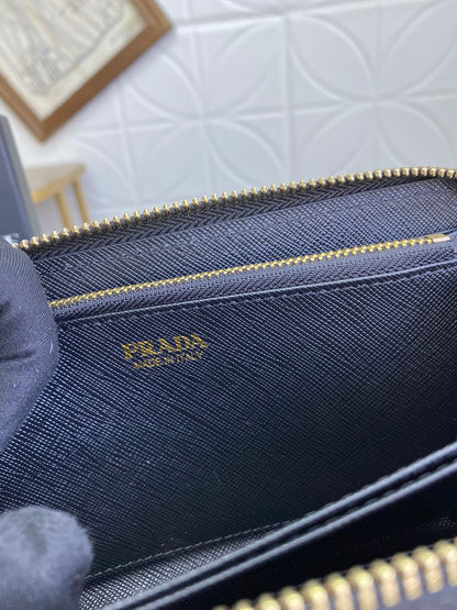 PRADA(プラダ) 財布19x12cm