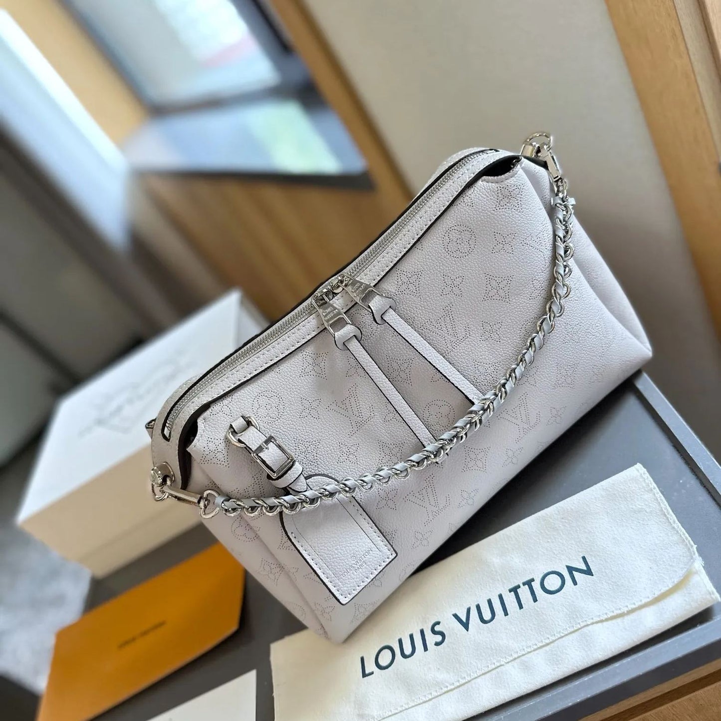 Louis Vuitton◇Lv ベラ トートバッグ