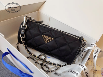 【PRADA 公式旗艦店】プラダ 斜めがけバッグ 当日出荷 好評に付き再入荷！21*11CM