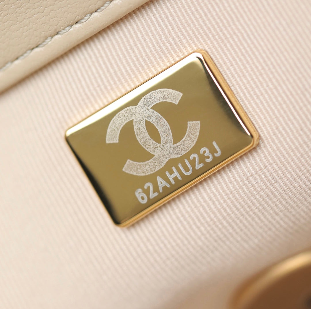 Chanel 19 AS1161