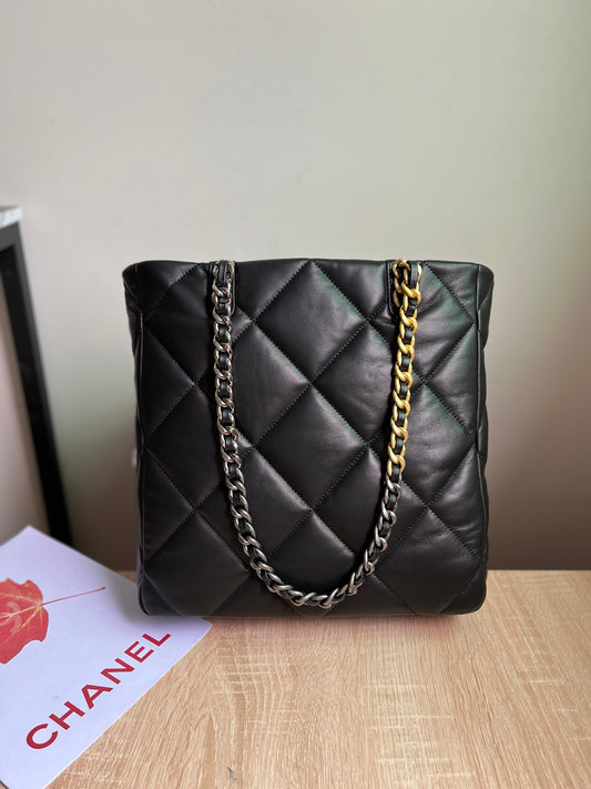 CHANEL 19 SHOPPING BAG 3519