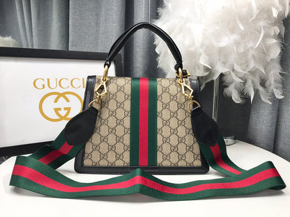 Gucci ホワイトビー フラップバッグ