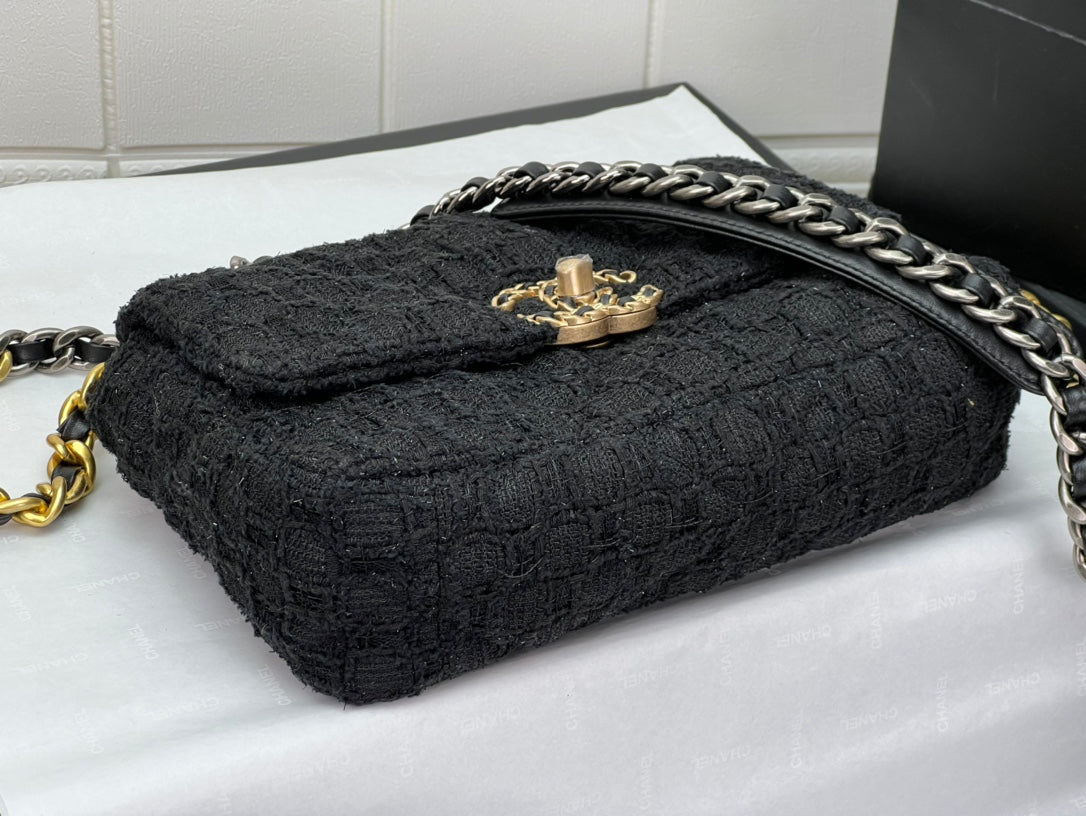 CHANEL 19 HANDBAG AS1161