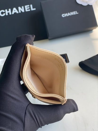 CHANEL 19 CARD HOLDER AP1167