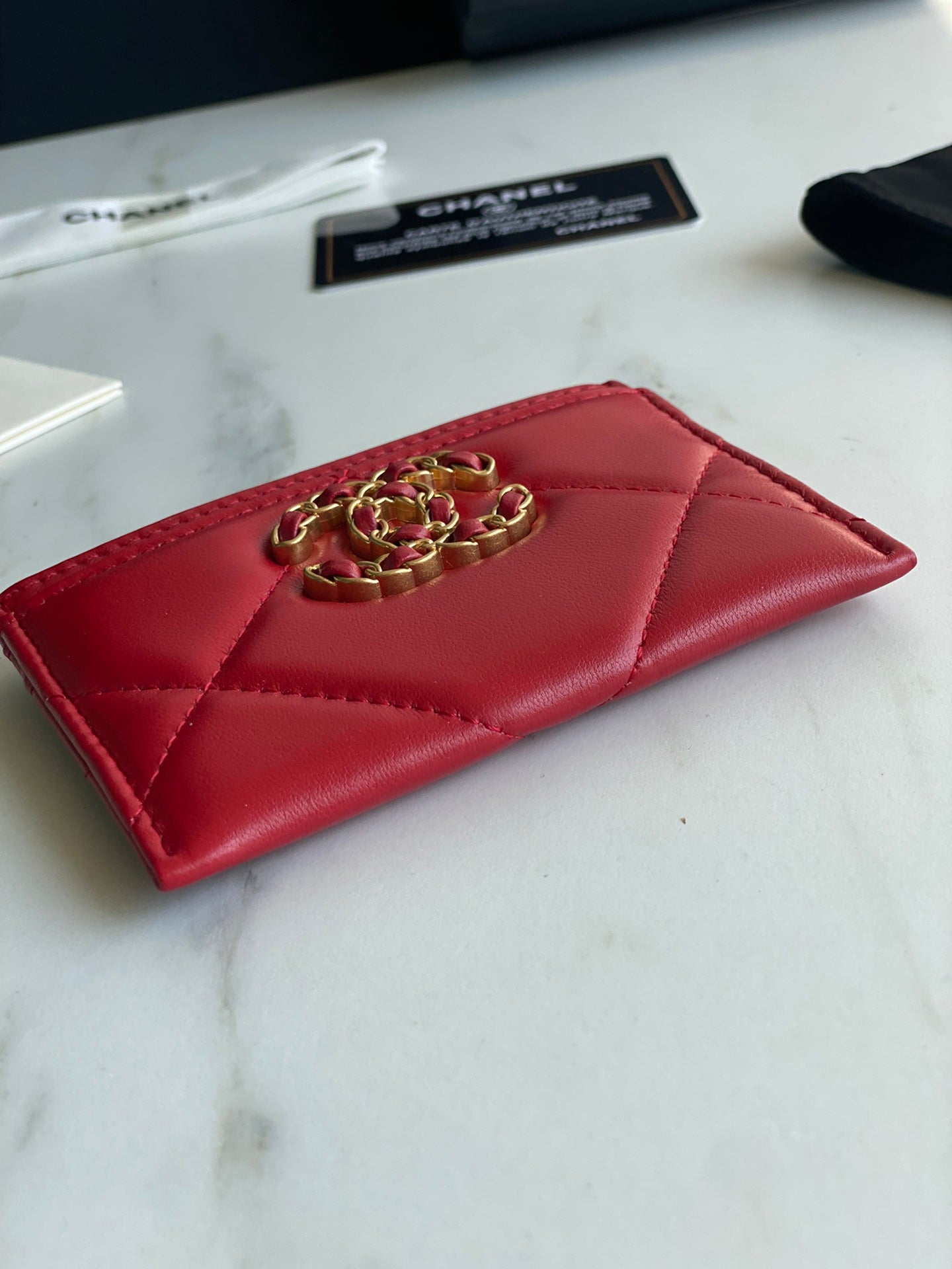 CHANEL 19 CARD HODLER AP1167