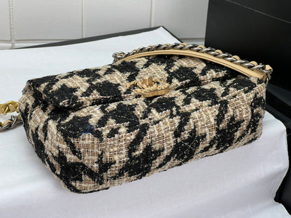 CHANEL 19 HANDBAG AS1161