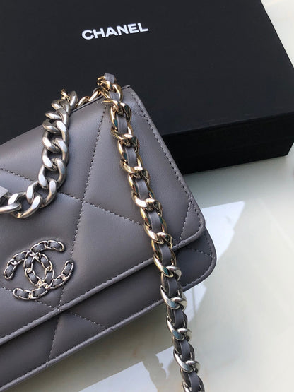 CHANEL 19 WALLET ON CHAIN 0957