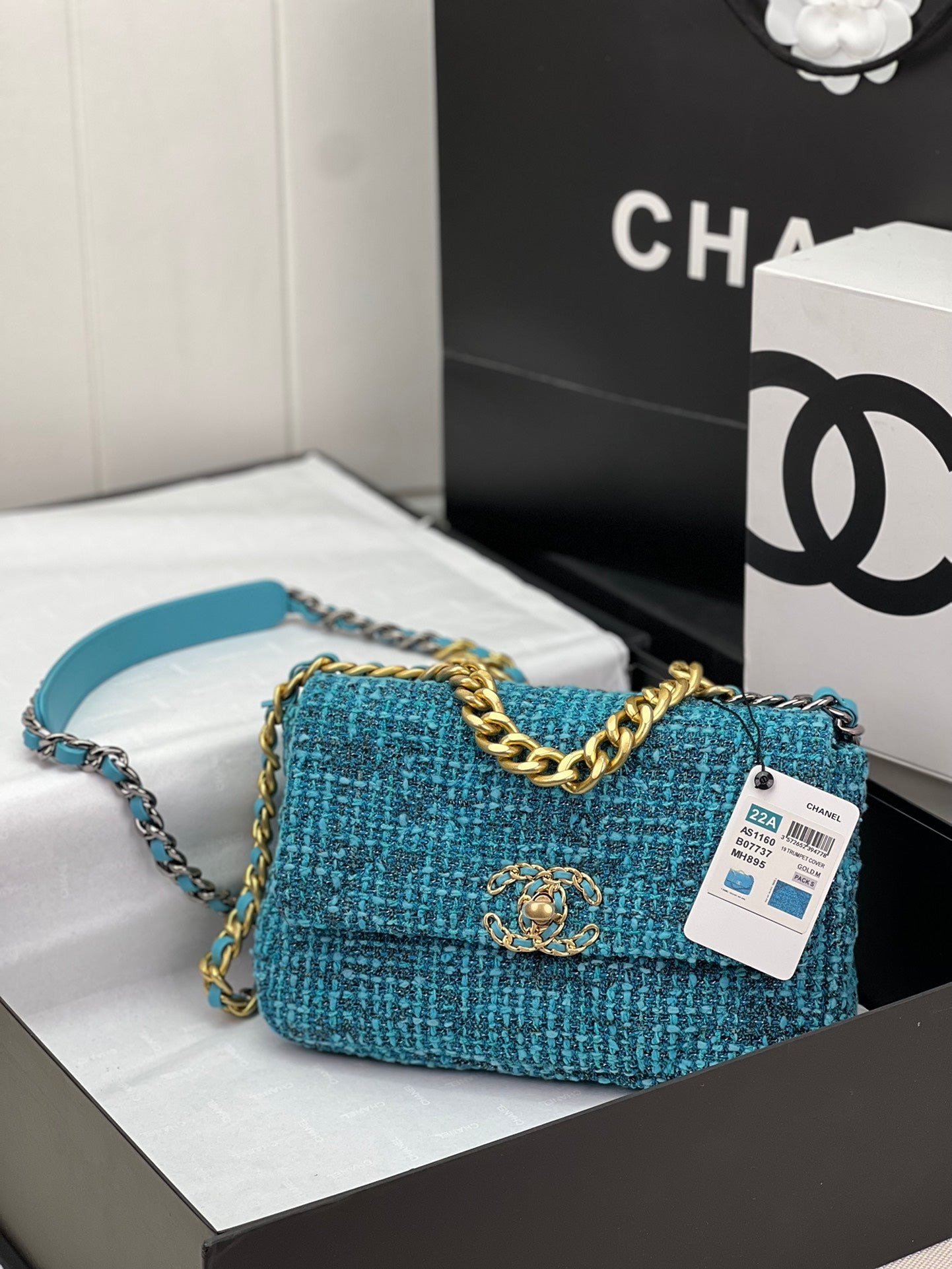 CHANEL 19 HANDBAG AS1161