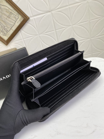 PRADA(プラダ) 財布19x12cm