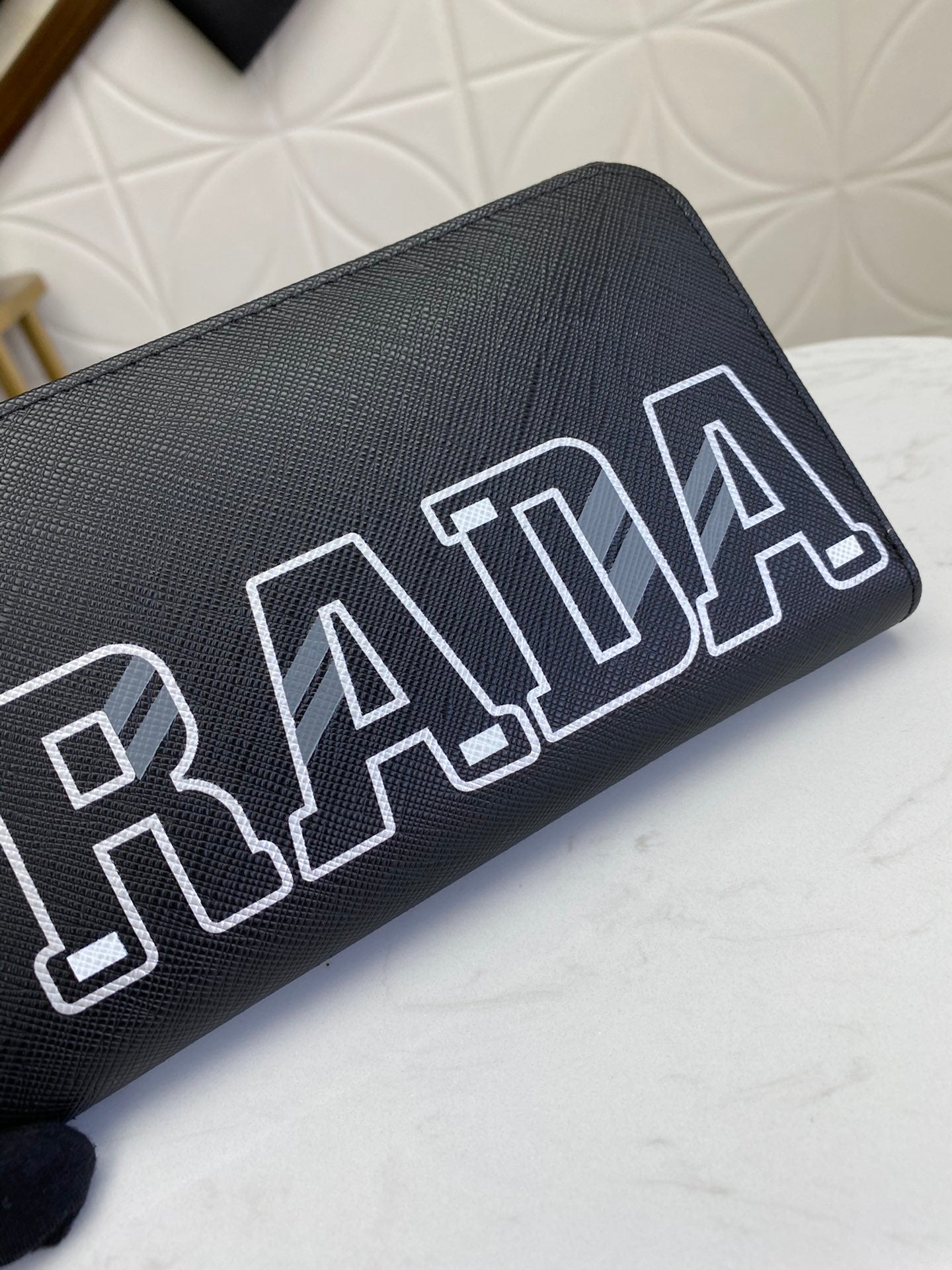 PRADA(プラダ) 財布19x12cm