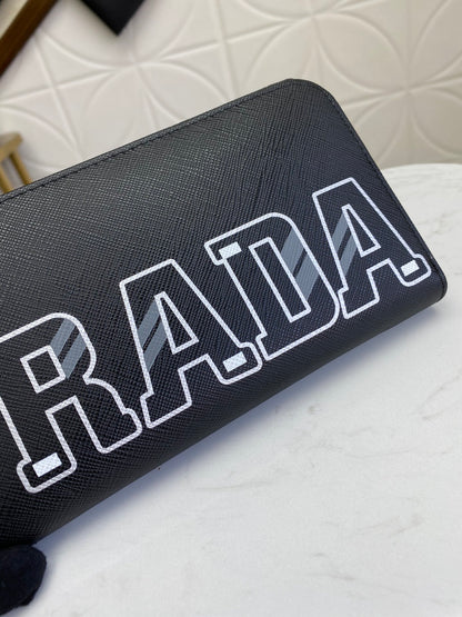 PRADA(プラダ) 財布19x12cm