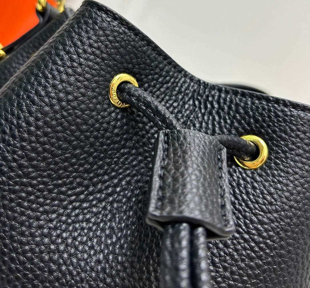 【PRADA 公式旗艦店】プラダ ハンドバッグ 当日出荷 好評に付き再入荷！21*25*15CM