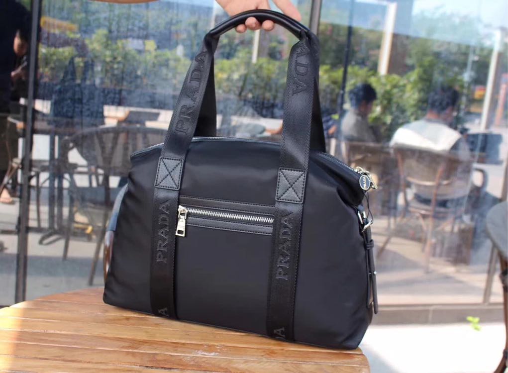 【PRADA 公式旗艦店】プラダ 旅行かばん 当日出荷 好評に付き再入荷！39*28*10CM