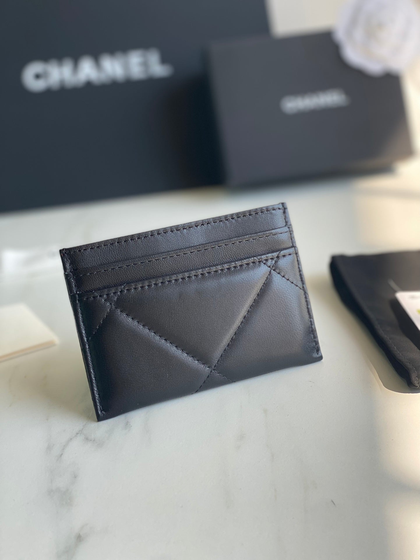 CHANEL 19 CARD HOLDER AP1167