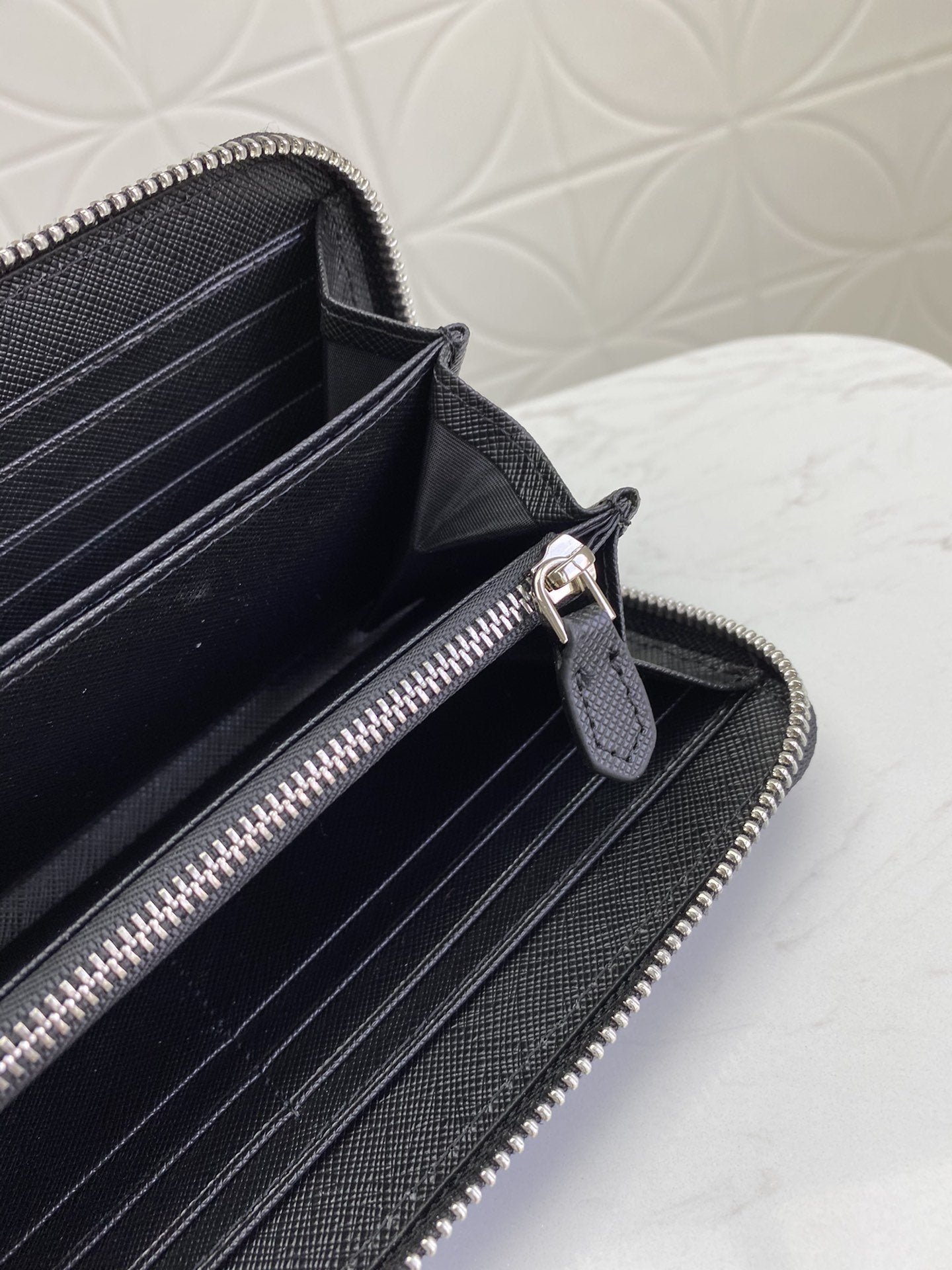 PRADA(プラダ) 財布19x12cm