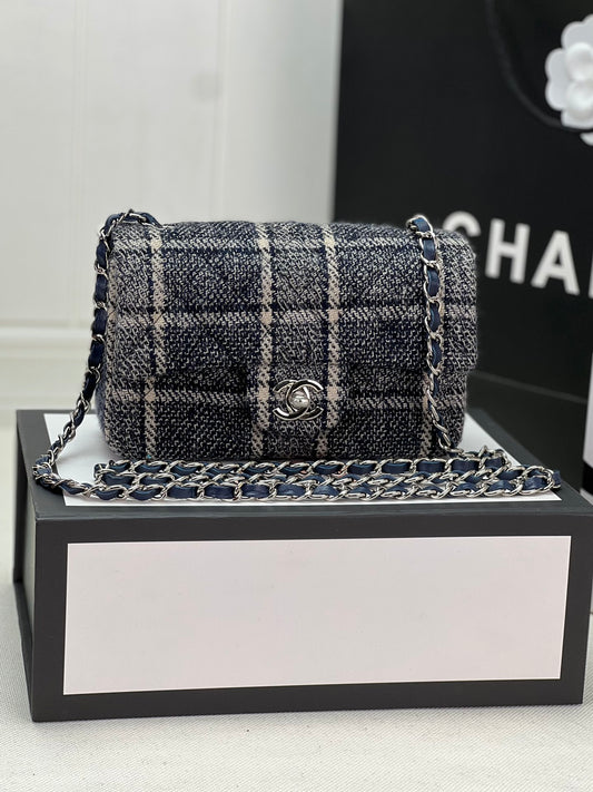 Chanel MINI CLASSIC FLAP BAG 1116