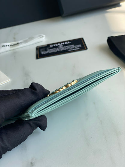 CHANEL 19 CARD HOLDER AP1167