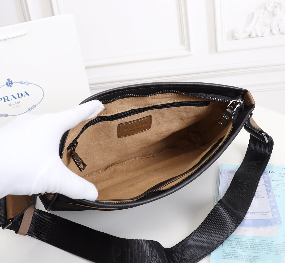 【PRADA 公式 旗艦店】プラダ 斜めがけバッグ 当日出荷 好評に付き再入荷！31*21*6CM