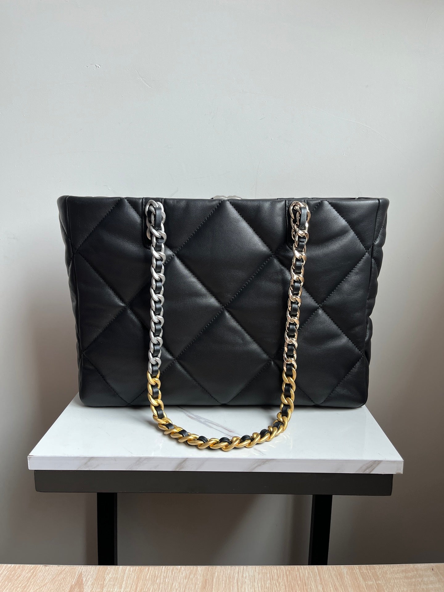 CHANEL 19 SHOPPING BAG 3360