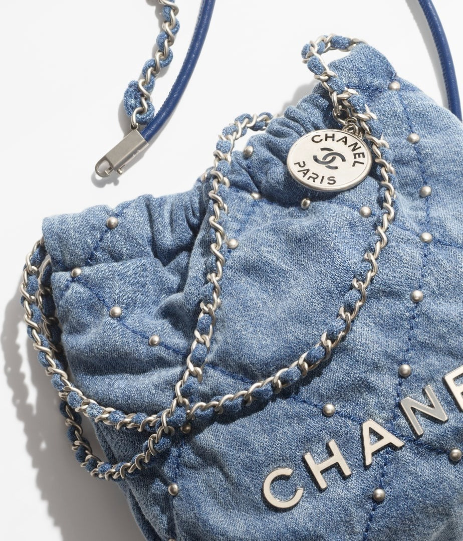 【新★スタッズが可愛いデニム】★CHANEL★22 ハンドバック