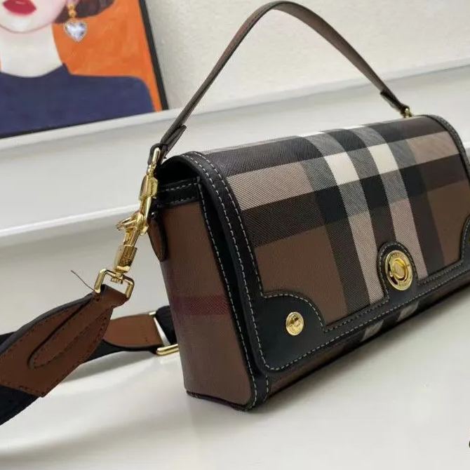 【◎VIP価格◎】Burberry noteショルダーバッグ