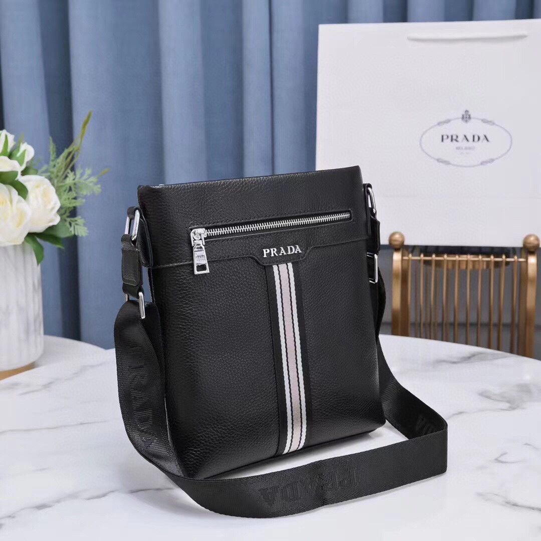 【 PRADA 公式旗艦店】プラダ ショルダーバッグ 当日出荷 好評に付き再入荷！23*27*5CM