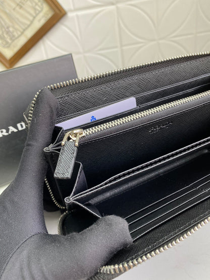 PRADA(プラダ) 財布19x12cm