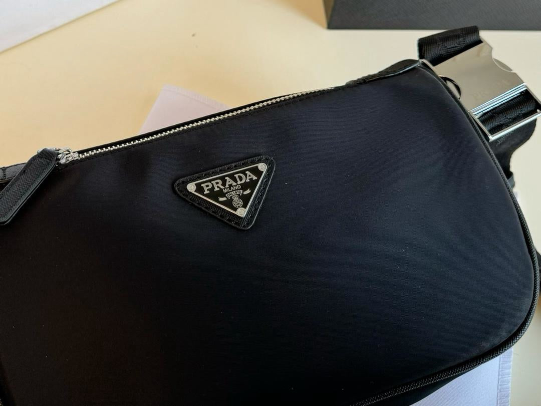 【PRADA 公式 旗艦店】プラダ 斜めがけバッグ 当日出荷 好評に付き再入荷！24*15CM 240719