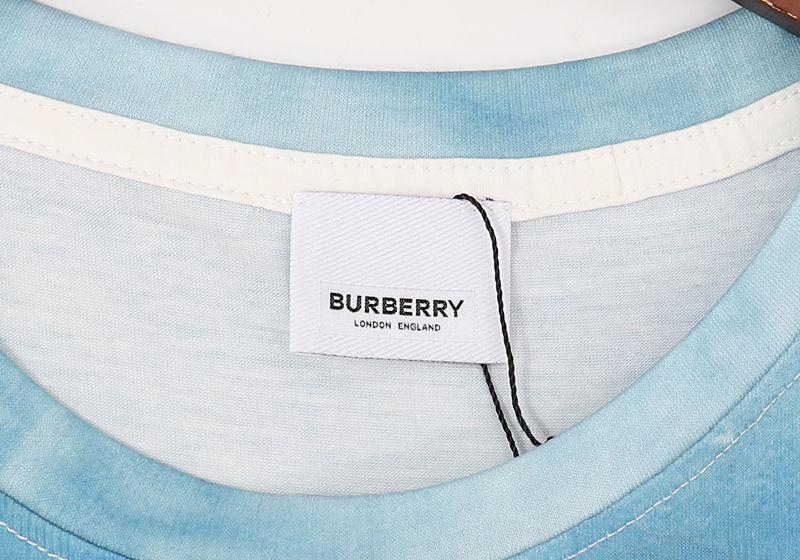 【Burberry】男女兼用、ご好評に付き再入荷！