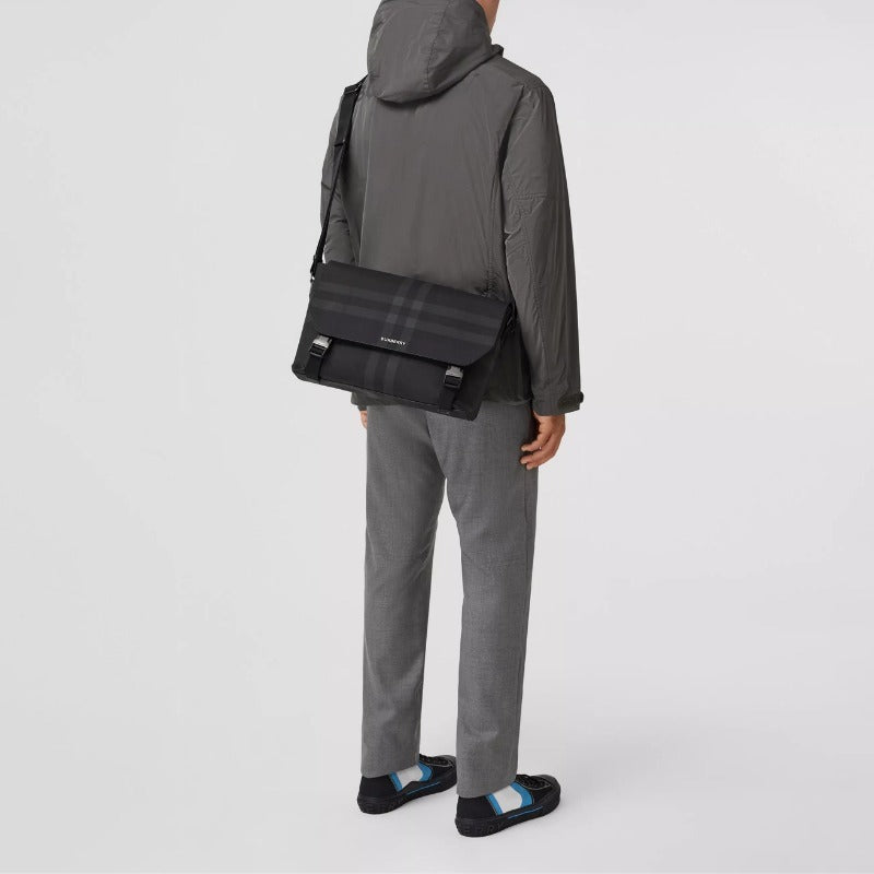 【BURBERRY】バーバリー チェック ラージ メッセンジャーバッグ