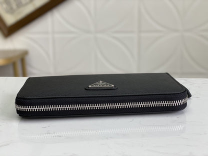 PRADA(プラダ) 財布19x12cm