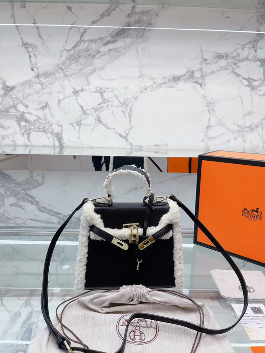 【HERMES公式 旗艦店】 エルメス ショルダーバッグ 当日出荷 好評に付き再入荷！25*19CM