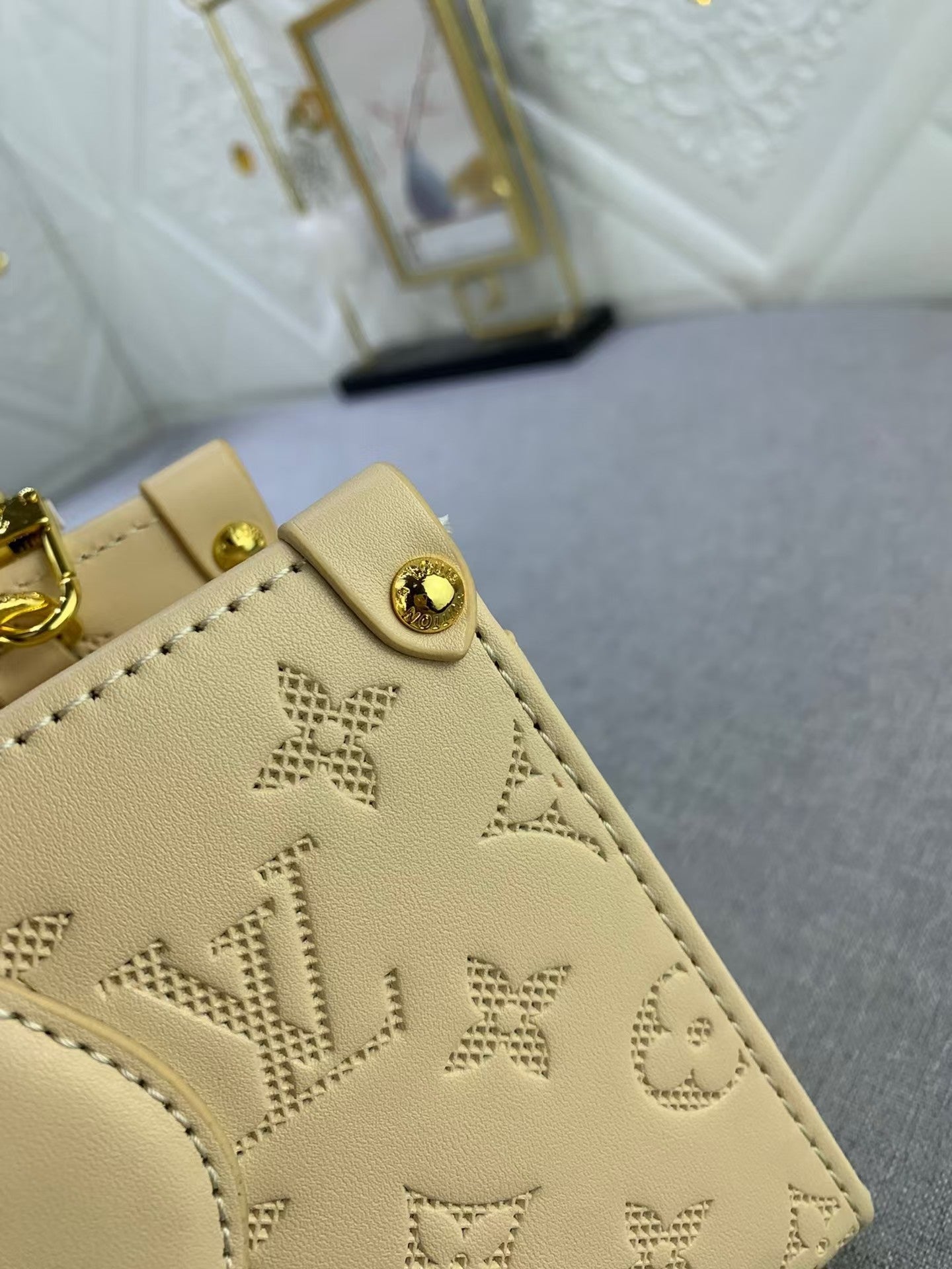【LOUIS VUITTON】ルイ・ヴィトン★ONTHEGO EAST WEST★ショルダーバッグ M11273
