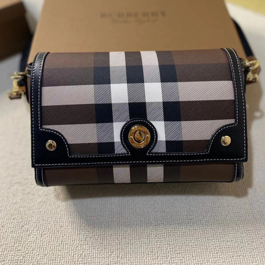 【◎VIP価格◎】Burberry noteショルダーバッグ