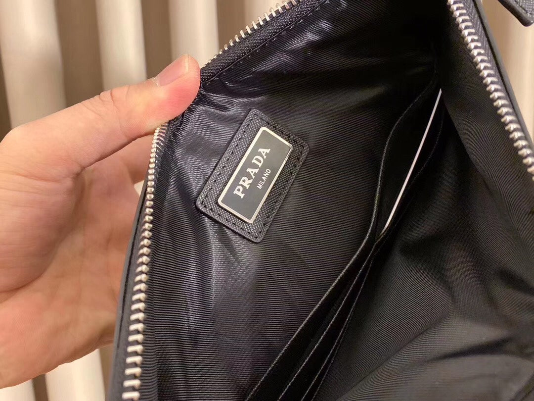 【PRADA 公式旗艦店】プラダ クラッチバッグ 当日出荷 好評に付き再入荷！28*10CM