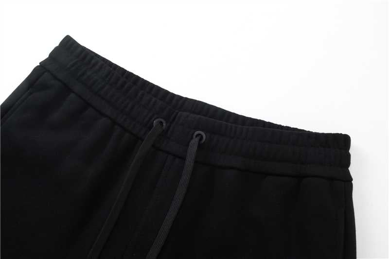 【Burberry 公式 旗艦店】24FW ラミネートロゴパンツ