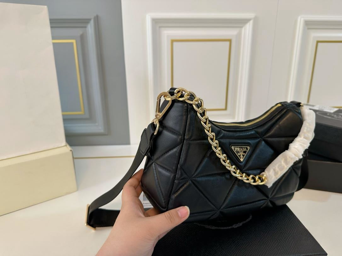 【PRADA 公式 旗艦店】プラダ 斜めがけバッグ 当日出荷 好評に付き再入荷！26*13CM 240719