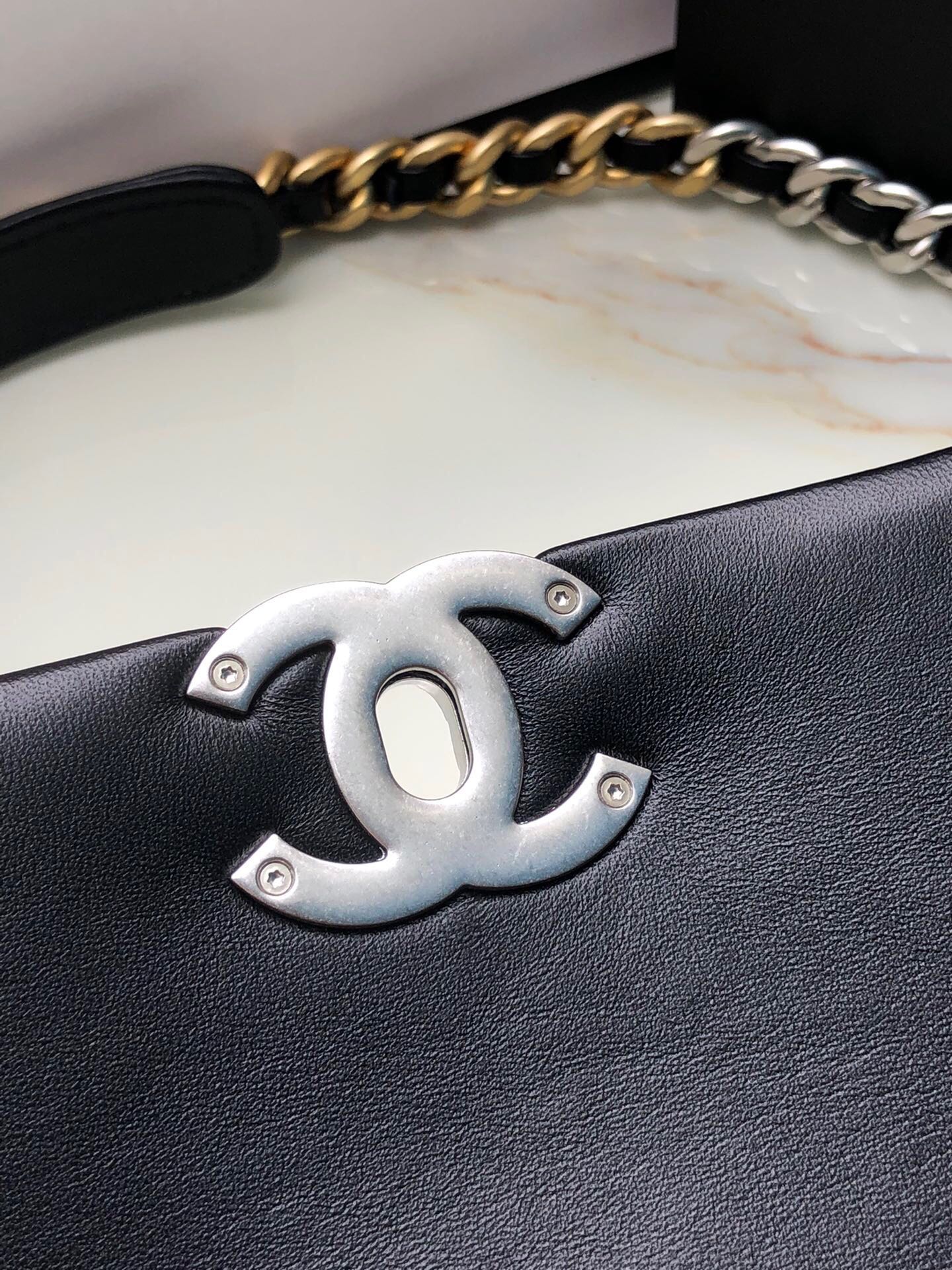 Chanel 19 medium 1161