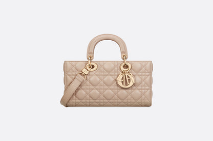 スターと同じバッグが欲しい？佐藤晴美さん、富岡佳子さん愛用している同項 のLADY D-JOY ミディアムバッグ！雑誌掲載で大人気！