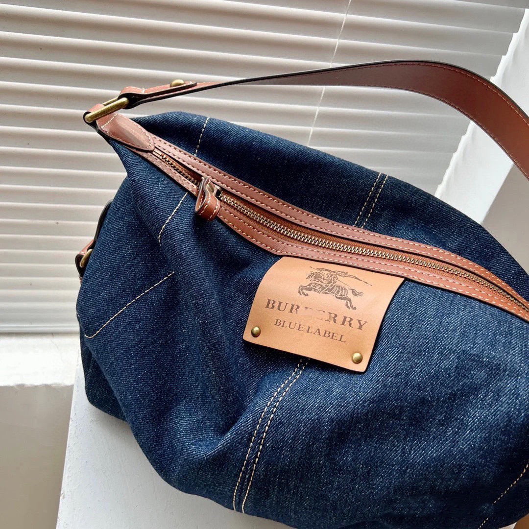 Burberry デニムブルー・ショルダーバッグ 26*22cm