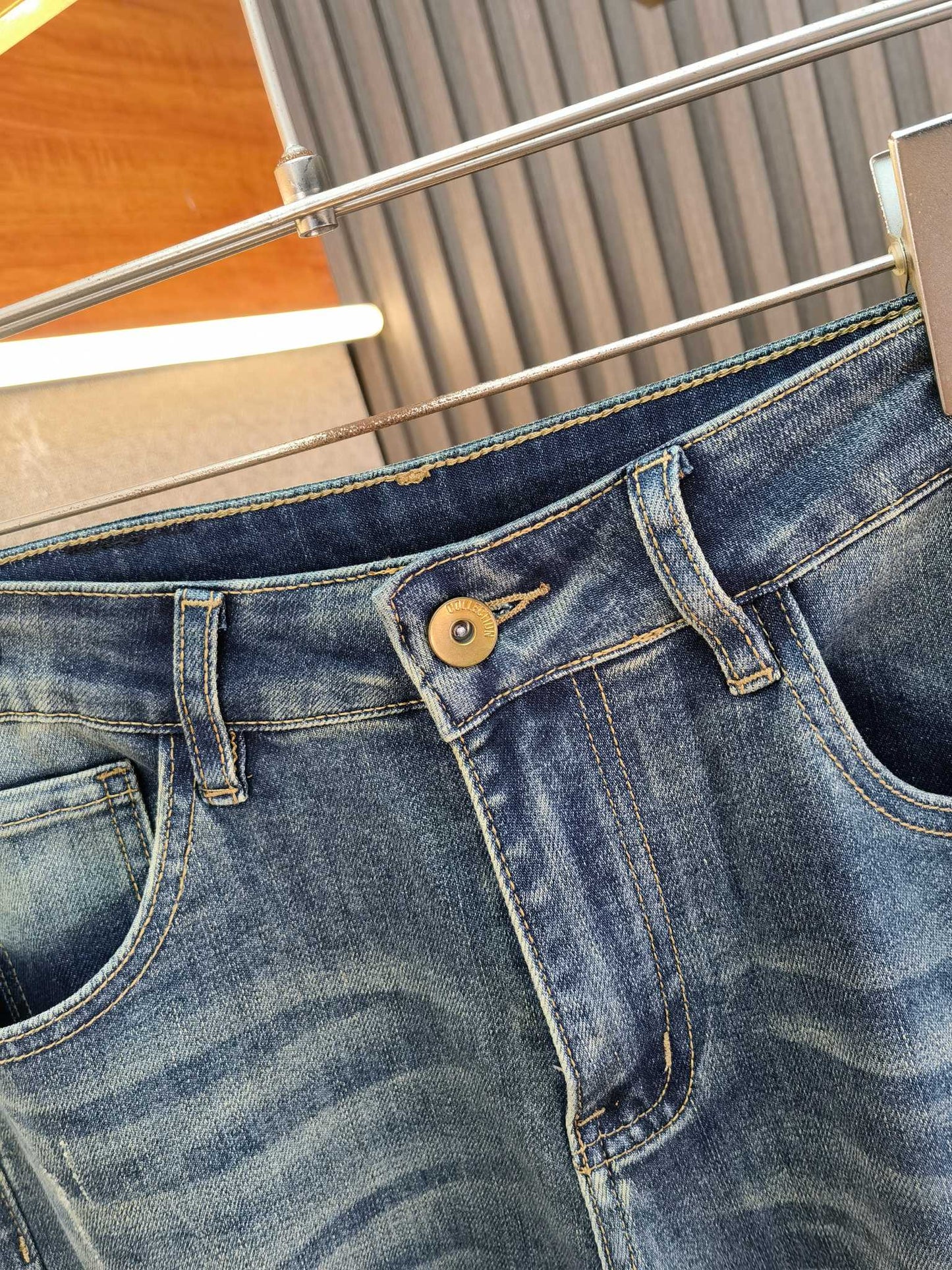 【Burberry】春夏の新作はカウンターで、最高品質のジーンズは実店舗で入手可能