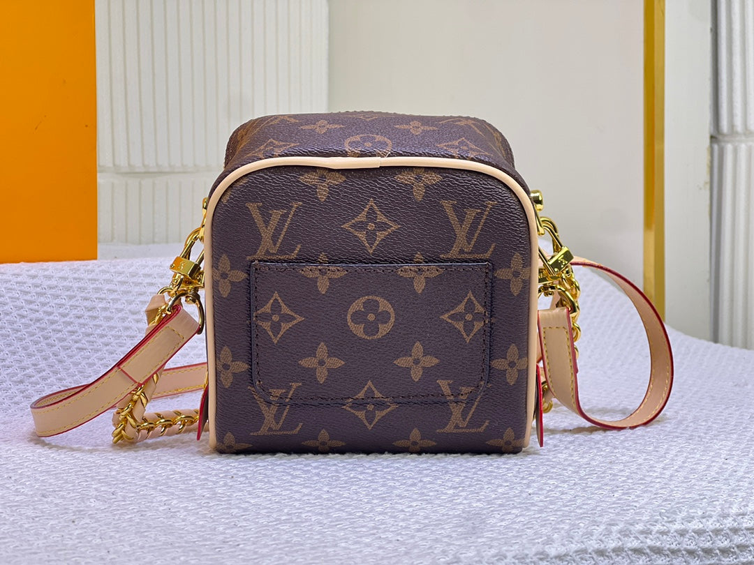 Louis Vuitton 春夏コレクションの Just In Case ハンドバッグ